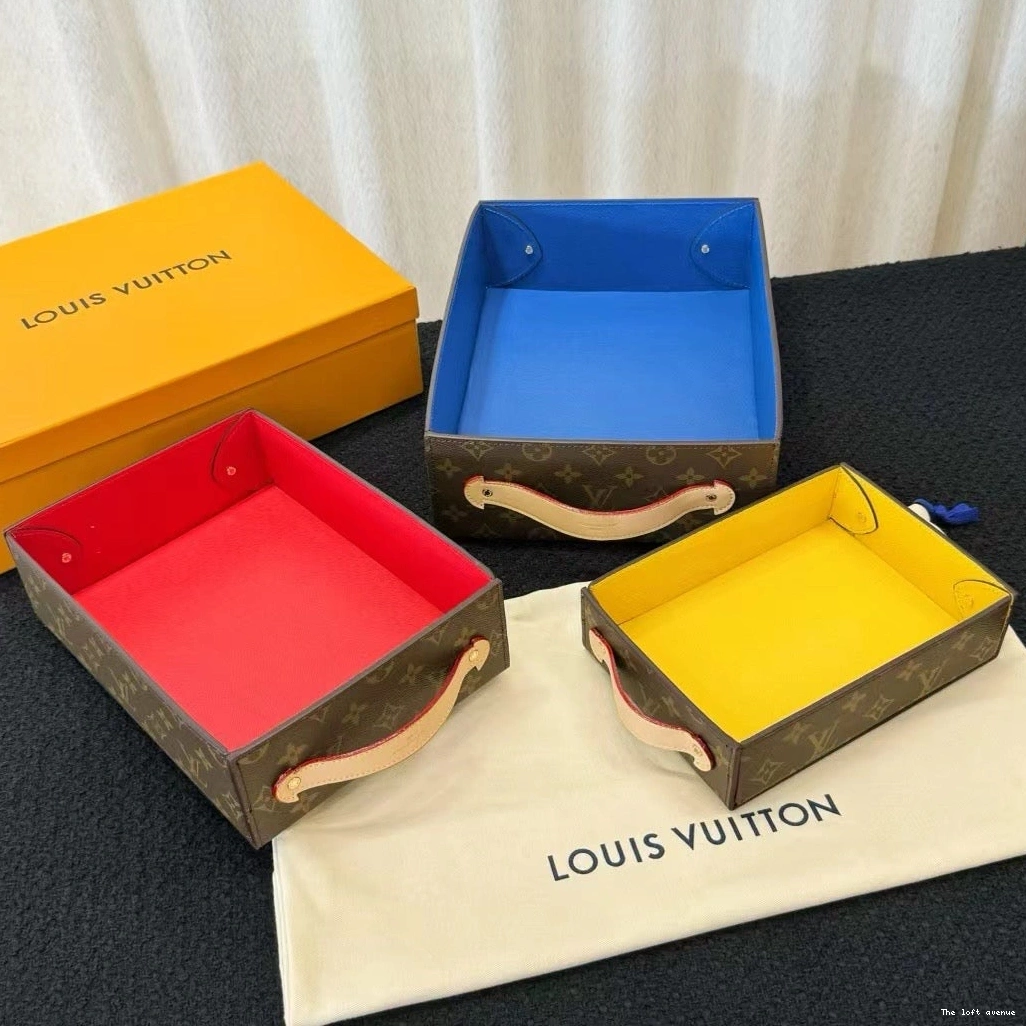 CUSTOM HANDLE DESK LV TRAY WITH 0817